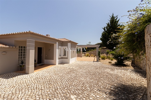 Fantastische Villa Met 3 Slaapkamers En Uitzicht Op De Golfbaan, In Estombar