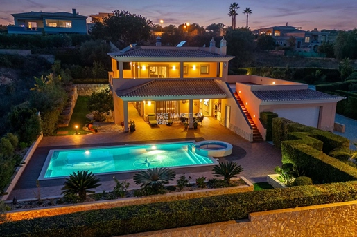 Verbazingwekkende Villa Met 4 Slaapkamers En Uitzicht Op Zee, In Porto De Mós,Lagos