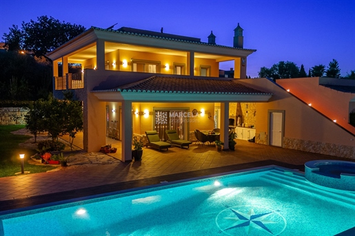 Verbazingwekkende Villa Met 4 Slaapkamers En Uitzicht Op Zee, In Porto De Mós,Lagos