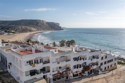 Zrekonstruovaný apartmán se 2 ložnicemi a výhledem na moře na prodej v Praia da Luz