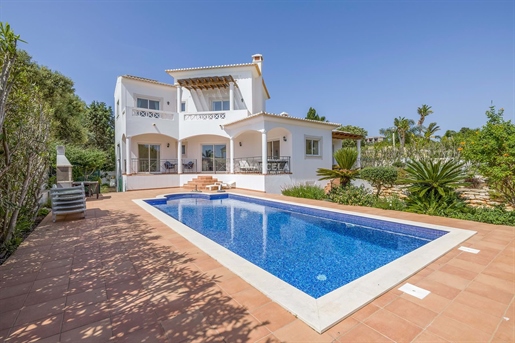 Prachtige Villa Met 4 Slaapkamers, 4 Badkamers ,Zwembad ,Tuin En Garage In Praia Da Luz