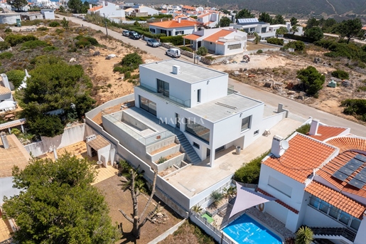 Moderne Villa Met 4 Slaapkamers In Aanbouw Met Zwembad Garage En Ver Uitzicht Op Zee.