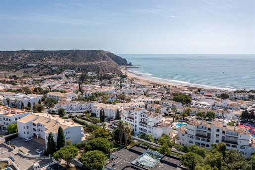 1 Bed Apartment With Sea Views, Private Terrace And Pool Access In Luz