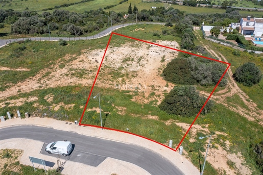 Terrain Urbain À Vendre, Avec Projet Approuvé Pour Une Villa, À Praia Da Luz