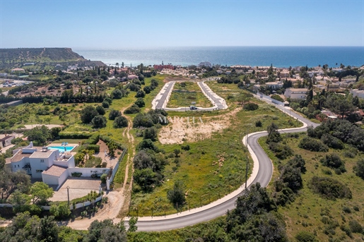 Terrain Urbain À Vendre, Avec Projet Approuvé Pour Une Villa, À Praia Da Luz