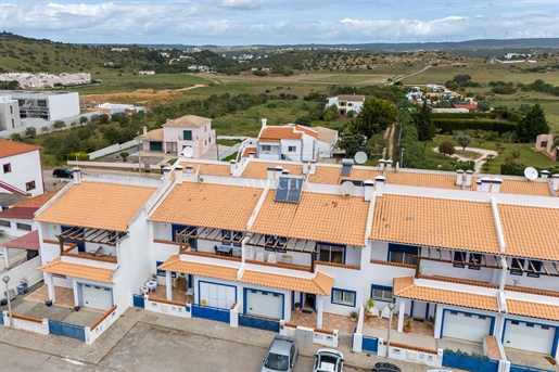 Herenhuis Met 3 Slaapkamers En Garage En Patio In Burgau, Luz