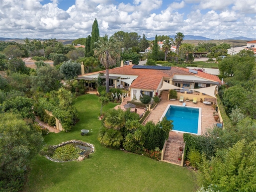 Fantastische Villa Met 4 Slaapkamers En Zwembad In Colinas Verdes, Lagos