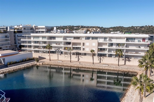 T2 With View Of The Marina In The Pedro Álvares Cabral Building