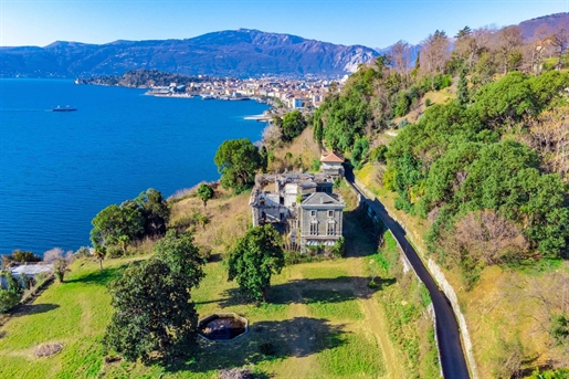 Престижная недвижимость с замком на продажу в Вербании