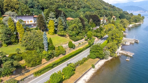Prestigieuze villa met zwembad, park, strand en haven te koop in Belgirate aan het Lago Maggiore