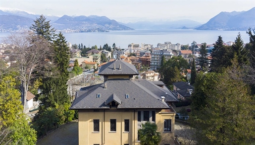 Prestigieuze Liberty Villa te koop in het centrum van Stresa