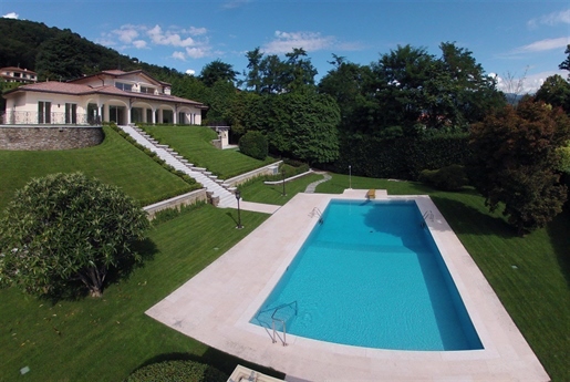 Lussuosa Villa Nuova in vendita a Stresa con Piscina e Parco