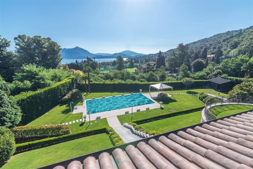 Villa neuve de prestige à vendre à Stresa, avec piscine et parc
