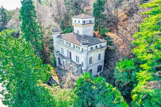 Castello in vendita a Stresa sul Lago Maggiore