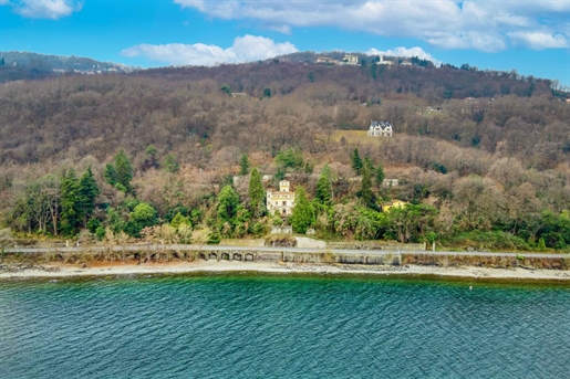 Schloss zum Verkauf am Lago Maggiore in Stresa