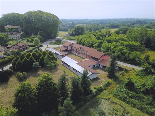 Piemonte Agrate Conturbia 19e eeuwse boerderij te koop