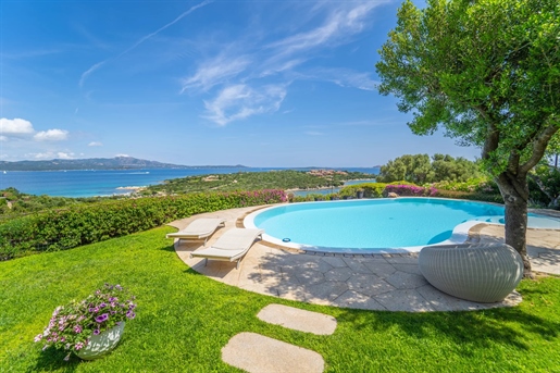 Villa à vendre avec piscine sur la Costa Smeralda à Porto Rotondo