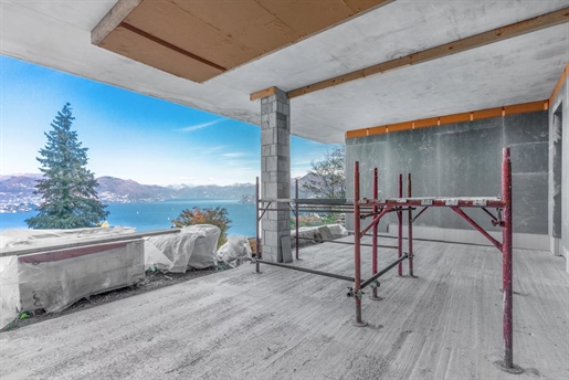 Abzuschließende Villa auf dem Hügel von Stresa zu verkaufen
