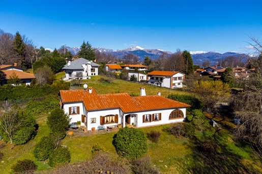 Villa con giardino in vendita sulle colline di Stresa