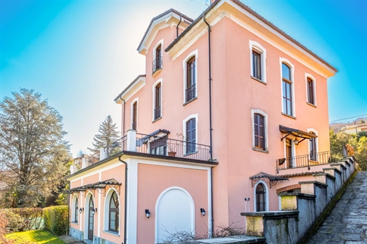 Portion of Villa for Sale with Swimming Pool and Garden in a panoramic position in Stresa