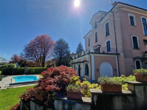 B&B à vendre avec piscine et jardin à Stresa