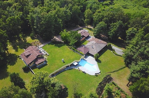 Wunderschöne Villa zum Verkauf in Agrate Conturbia