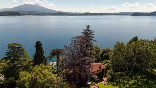 Period villa for sale in Belgirate with panoramic lake view