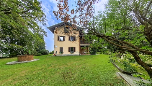 Villa on Lake Maggiore with Park in Gignese