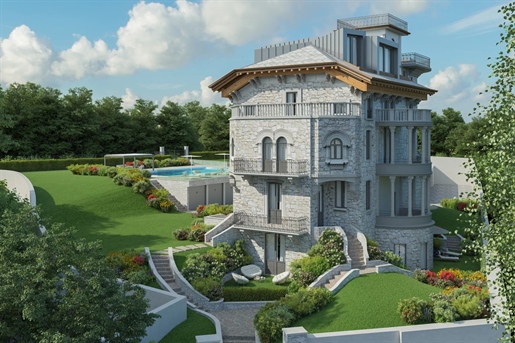 Prestigiosa villa d'epoca in vendita a Baveno da ristrutturare