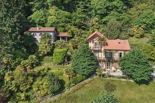 Prestigiosa proprietà conposta da villa e dependance davanti al lago Maggiore