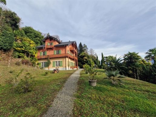 Prestigiosa Villa in vendita a Ghiffa con parco secolare