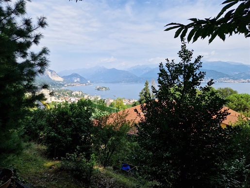 Villa of four flats for sale in Stresa
