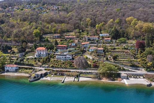 Charmante Villa mit Park, Privatstrand und Steg in Belgirate am Lago Maggiore