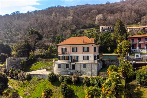 Villa mit Blick auf den Lago Maggiore zu verkaufen