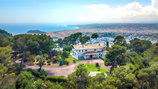 Eine außergewöhnliche Immobilie auf den Hügeln von Nizza