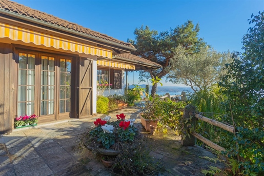 Villa med betagende panoramaudsigt til salg i Verbania
