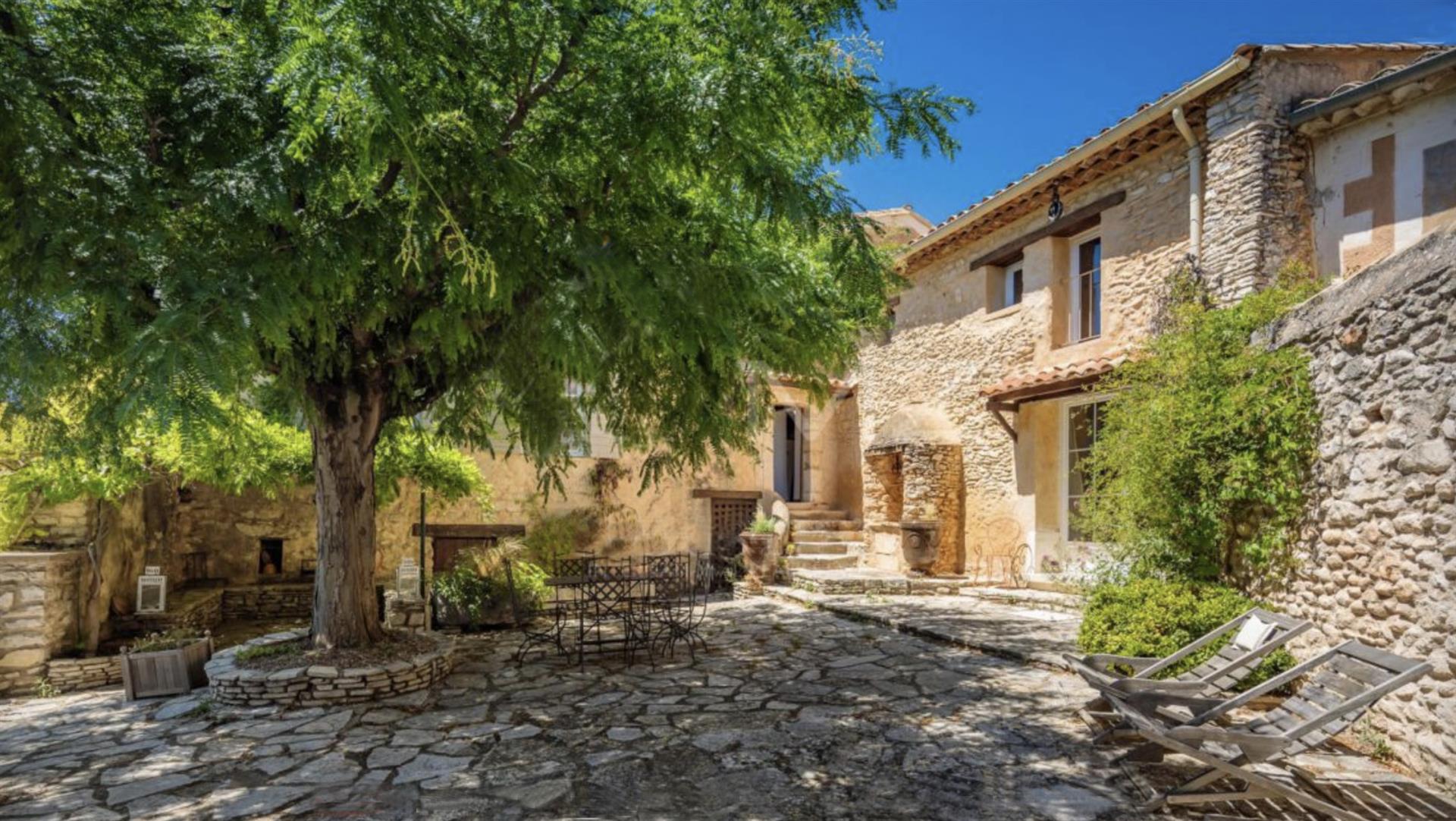 Charming house with Provençal elegance