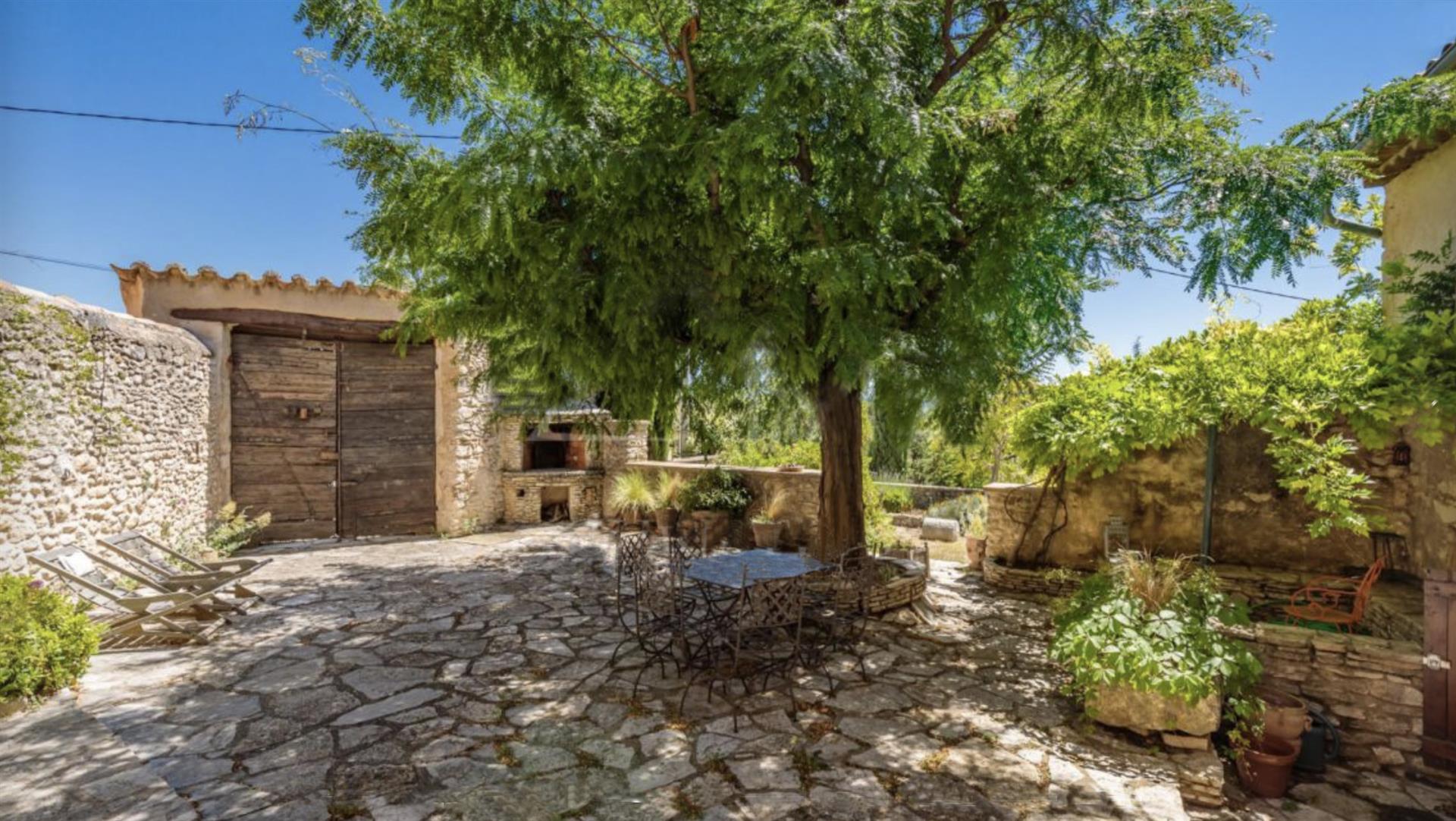 Charming house with Provençal elegance