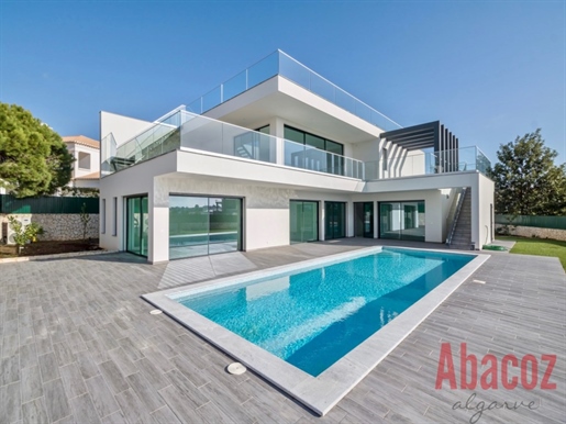 Modern Luxury 4 Bedroom Villa At Only 800 Meters From The Beach