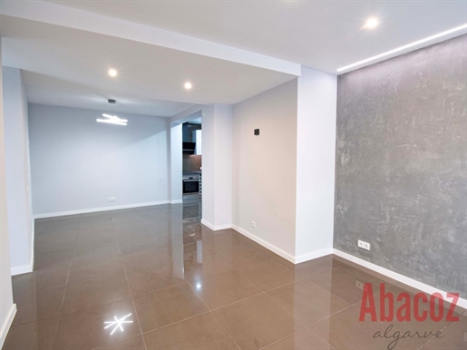 Renovated 4 Bedroom Townhouse With A Large Terrace