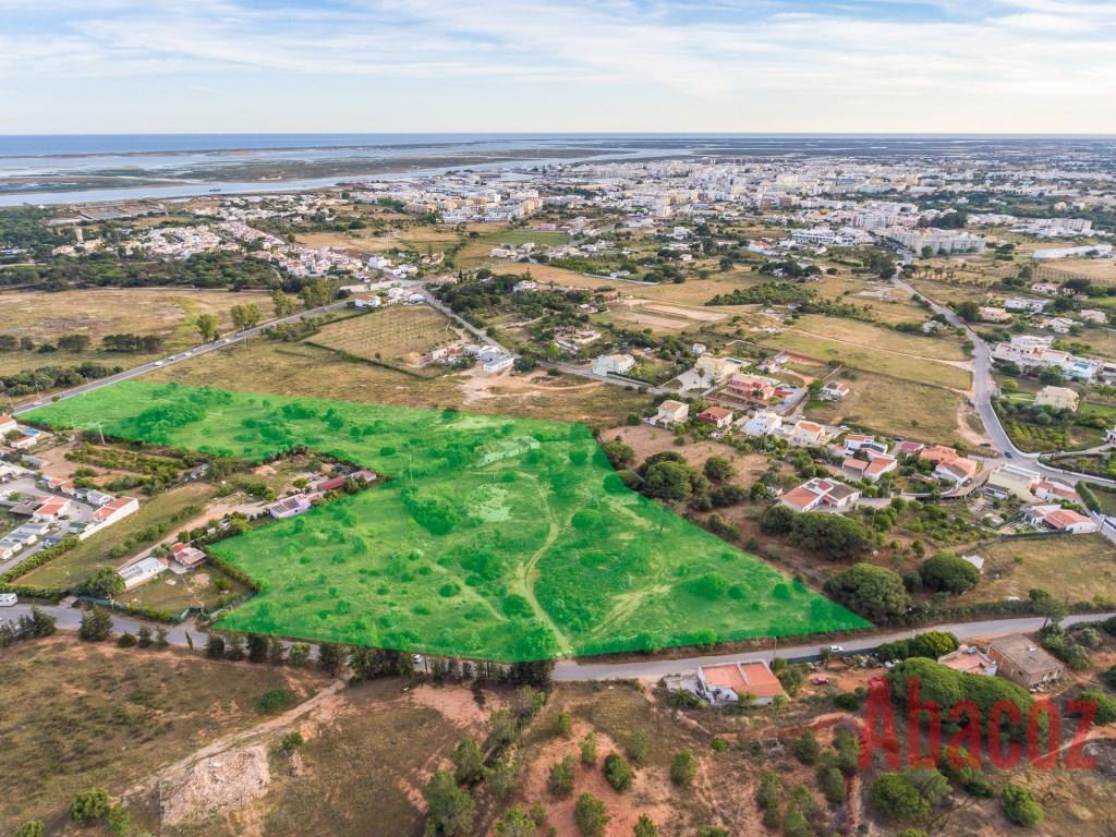 Groot Bouwperceel Van 3,64 Hectare In Olhão