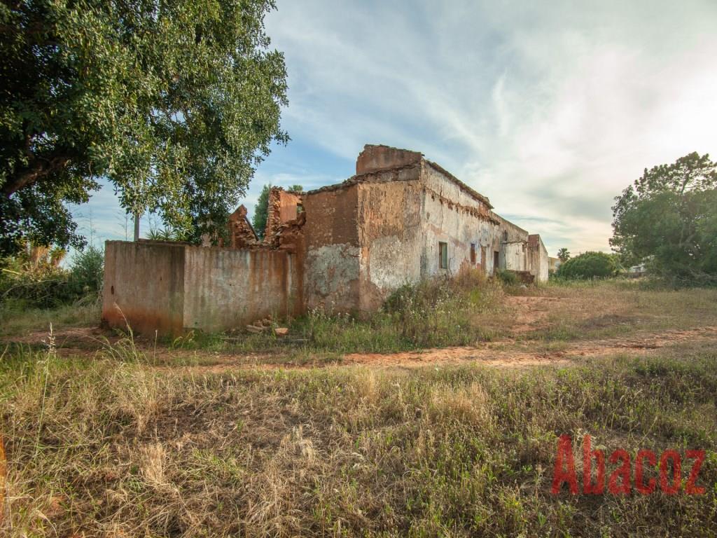 Groot Bouwperceel Van 3,64 Hectare In Olhão