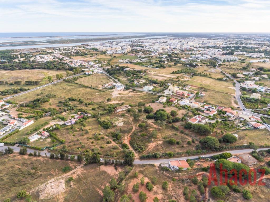 Groot Bouwperceel Van 3,64 Hectare In Olhão