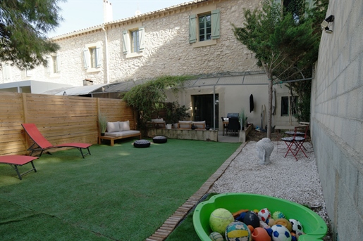 Ideal Investor! Former estate of around 200m2 composed of 5 furnished apartments