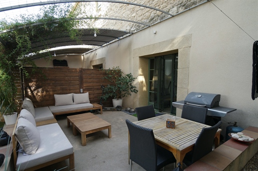 Ideal Investor! Former estate of around 200m2 composed of 5 furnished apartments