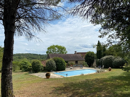 Lovely ensemble comprising of a main house, barn, tennis court and pool, in a beautiful quiet settin