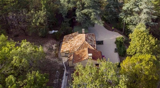 Charming house set in 2.5 ha of land, a stone's throw from Cahors.
