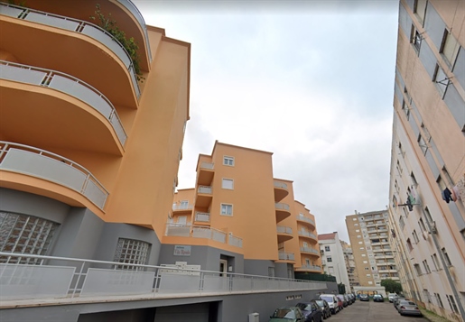 Apartamento T3 em Condomínio Fechado (Vila Ronda) no Carrega