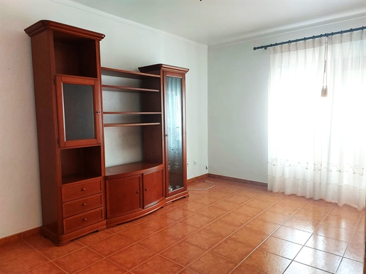Apartment of 4 rooms (T3), located in a residential area