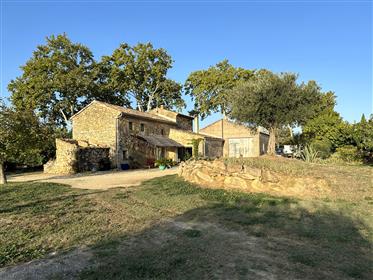 Stone house, 155 m², restored. Land 5 000 m² with views. Workshop of 100 m² and swimming pool.